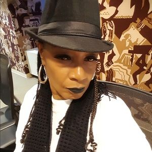 Meet your Posher, Clarisa